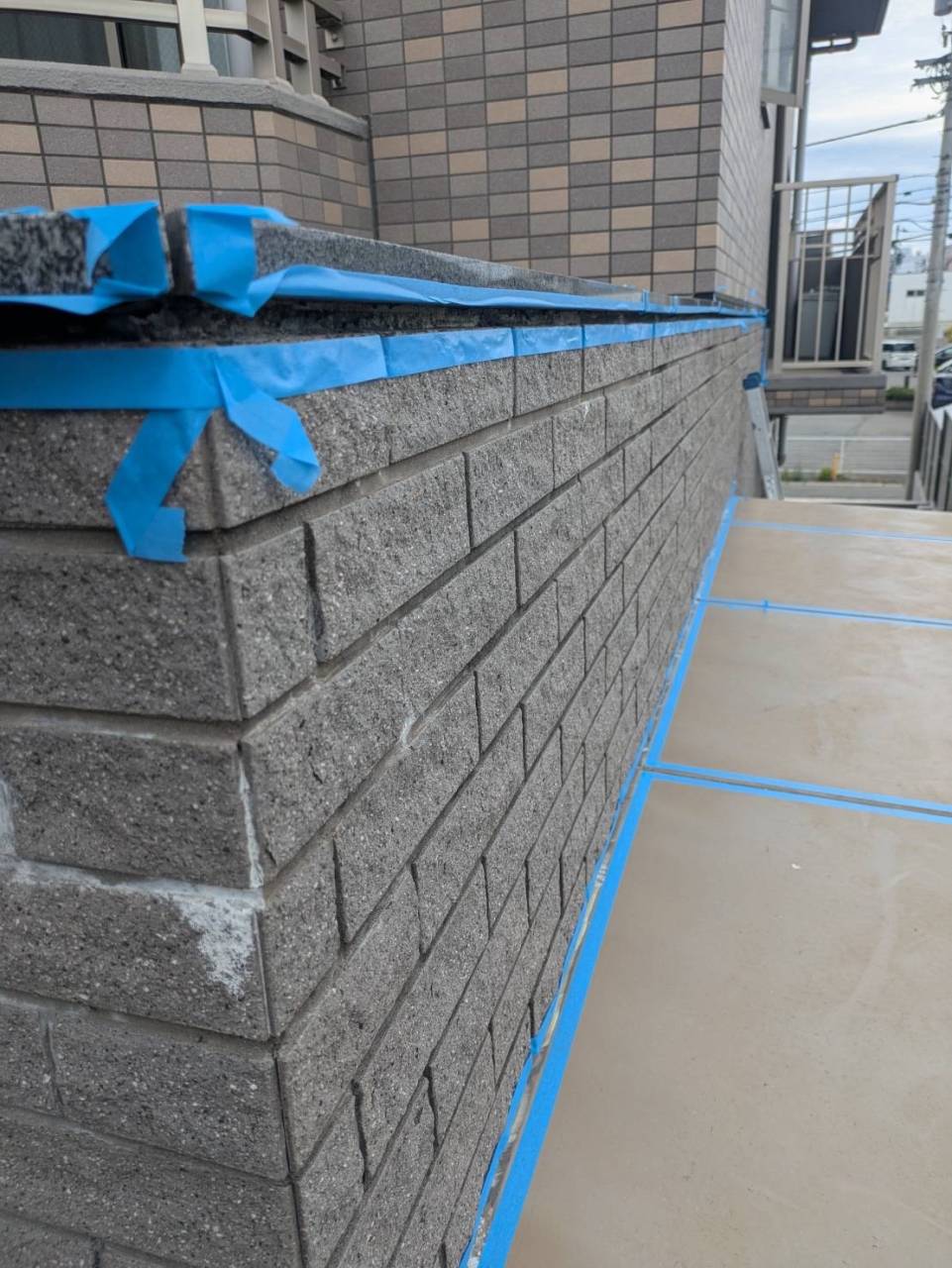 徳島市のマンション共用部防水工事(コーキング打ち替え)